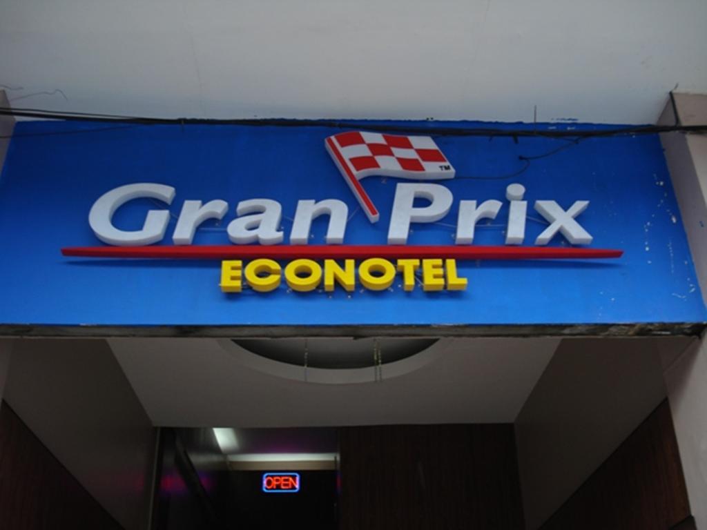Gran Prix Hotel Pasay Манила Экстерьер фото